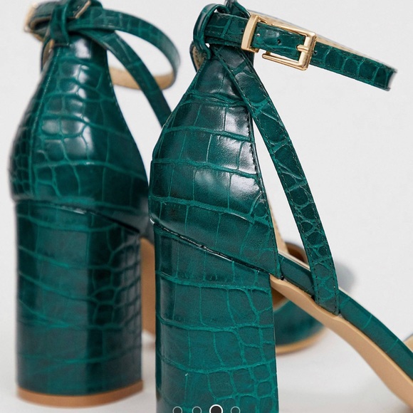 Emerald green faux croc pumps - Picture 2 of 6